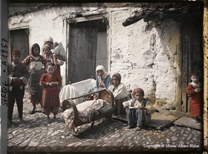 History: The beginning of the 20th century in color photographs by Albert Kahn