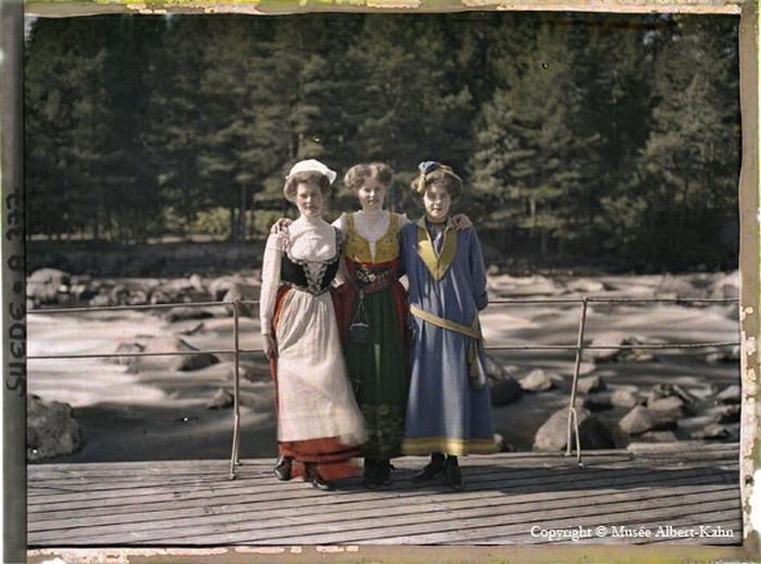 History: The beginning of the 20th century in color photographs by Albert Kahn