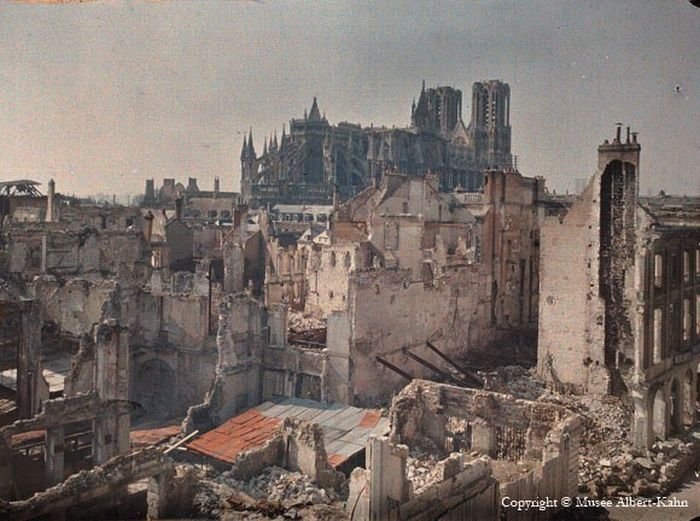 History: The beginning of the 20th century in color photographs by Albert Kahn