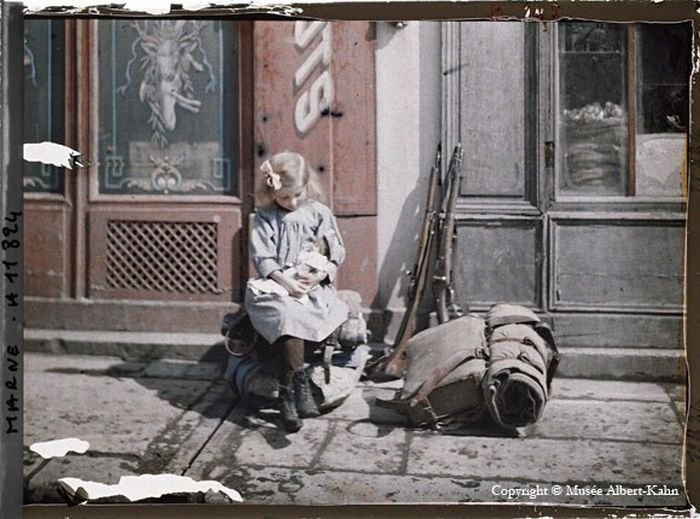 History: The beginning of the 20th century in color photographs by Albert Kahn