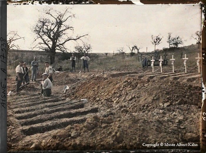 History: The beginning of the 20th century in color photographs by Albert Kahn