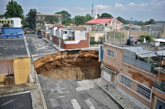 Agatha causes massive sinkhole‎, Guatemala City, Republic of Guatemala