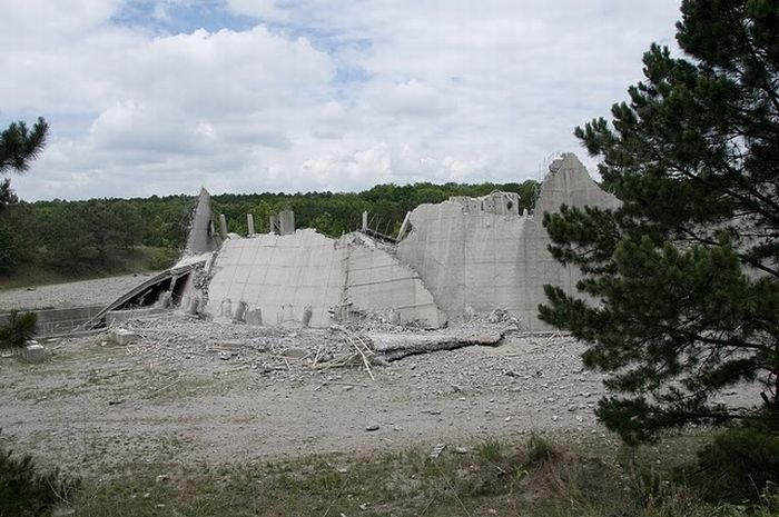 The demolition of the K cooling tower, South Carolina, United States