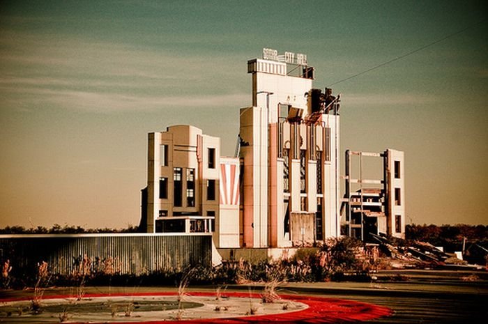 Abandoned six flags, New Orleans, United States