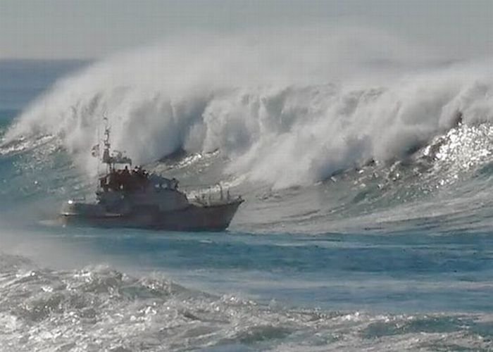 Coast Guard on the giant waves