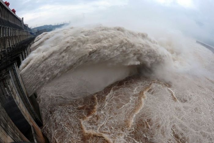 Three Gorges Dam control test, Yangtze River, Sandouping, China