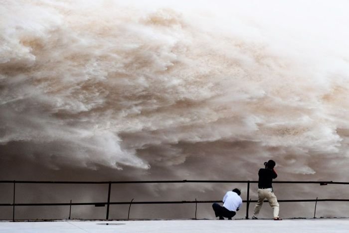 Three Gorges Dam control test, Yangtze River, Sandouping, China