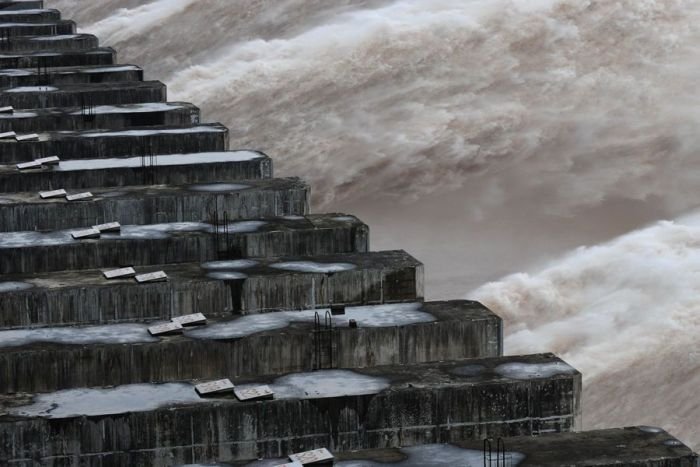 Three Gorges Dam control test, Yangtze River, Sandouping, China