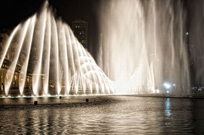 Record fountain system set, Burj Khalifa Lake, Dubai, United Arab Emirates