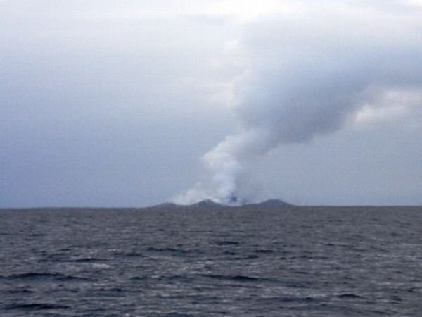 Eruption of underwater volcano, Nuku'alofa, Tonga