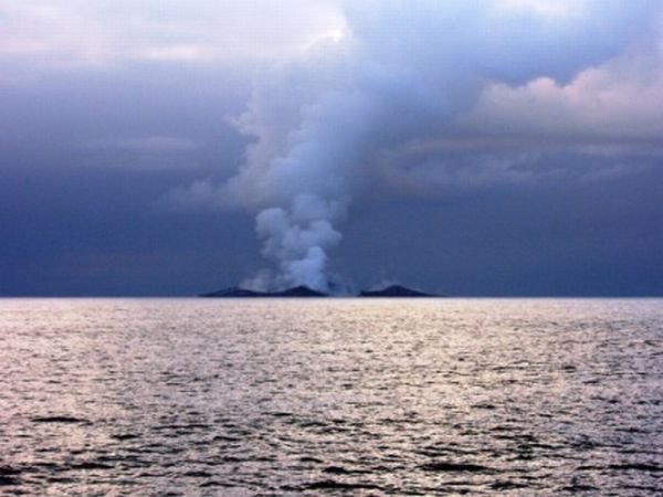 Eruption of underwater volcano, Nuku'alofa, Tonga