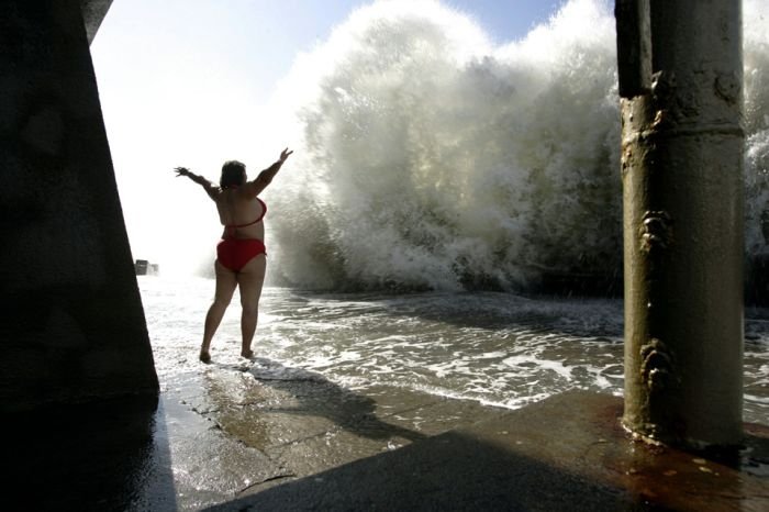 TOPSHOTS-RUSSIA-STORM-PEOPLE