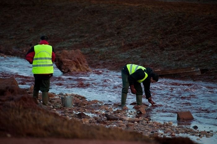 Red sludge alumina factory reservoir pollutes villages, Hungary