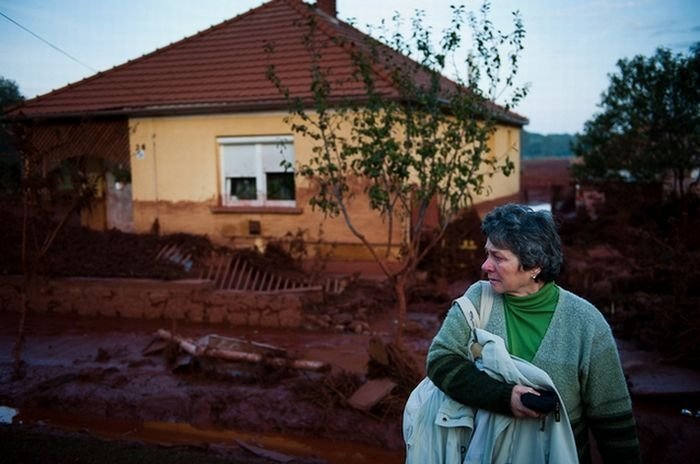 Red sludge alumina factory reservoir pollutes villages, Hungary