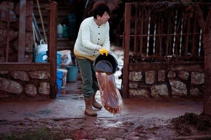 Red sludge alumina factory reservoir pollutes villages, Hungary