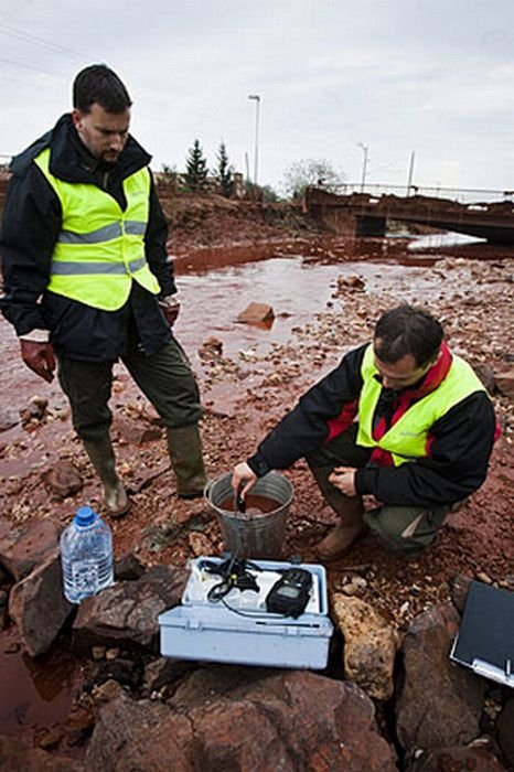 Red sludge alumina factory reservoir pollutes villages, Hungary