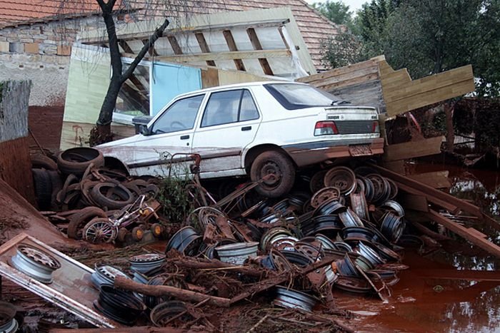 Red sludge alumina factory reservoir pollutes villages, Hungary