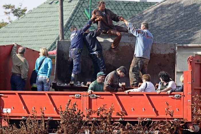 Red sludge alumina factory reservoir pollutes villages, Hungary