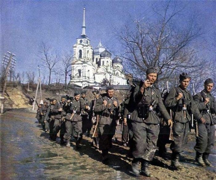 History: World War color photography