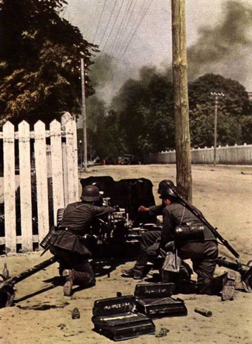 History: World War color photography