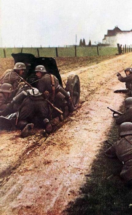 History: World War color photography