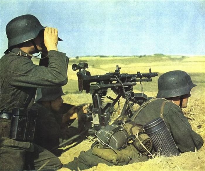 History: World War color photography