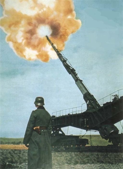 History: World War color photography