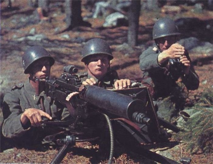 History: World War color photography