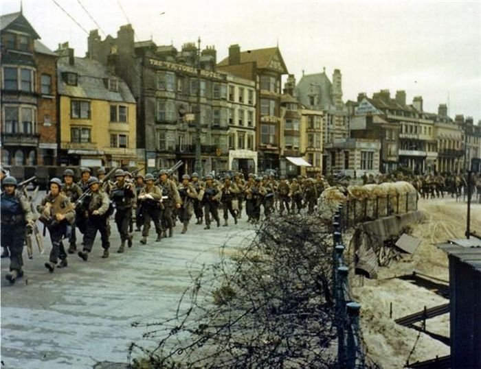 History: World War color photography