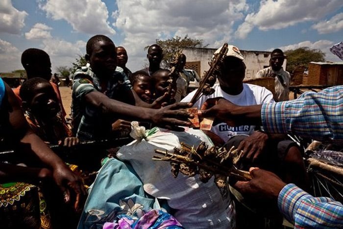 Rat catchers, Madamba, Mozambique