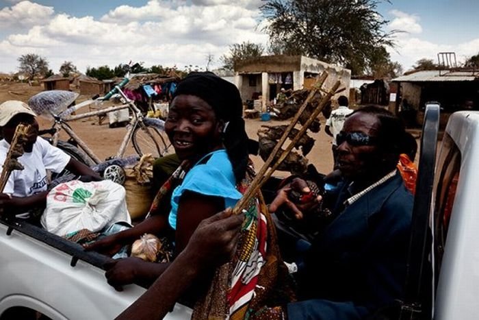 Rat catchers, Madamba, Mozambique