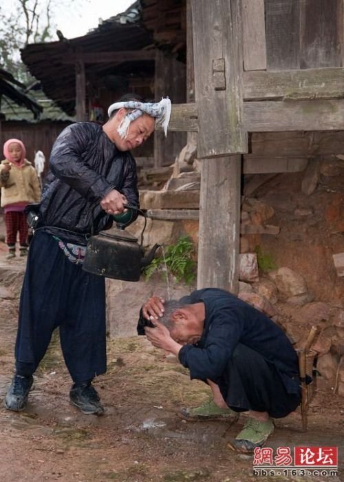 Sickle haircut, Liang Qi, Dong village, China