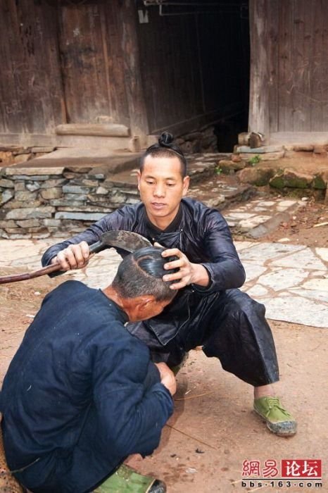 Sickle haircut, Liang Qi, Dong village, China