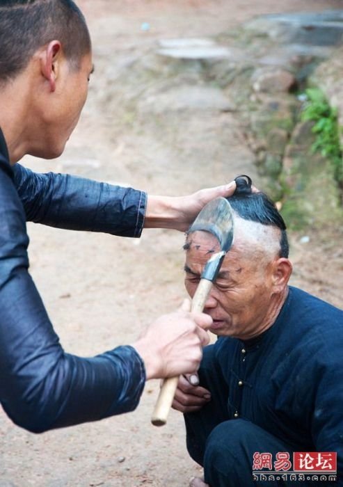 Sickle haircut, Liang Qi, Dong village, China