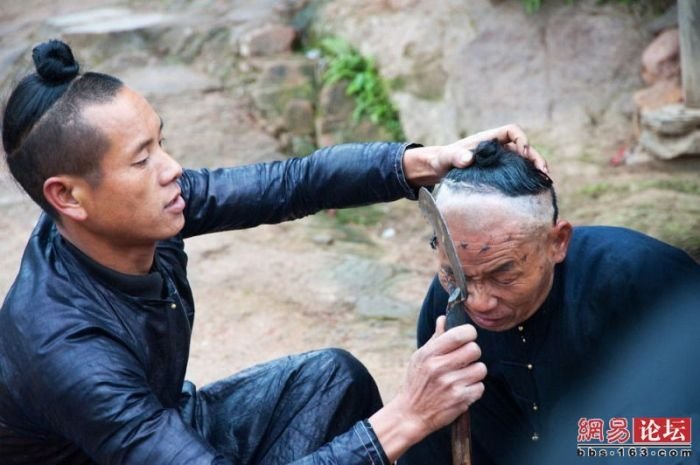 Sickle haircut, Liang Qi, Dong village, China