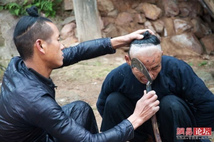 Sickle haircut, Liang Qi, Dong village, China