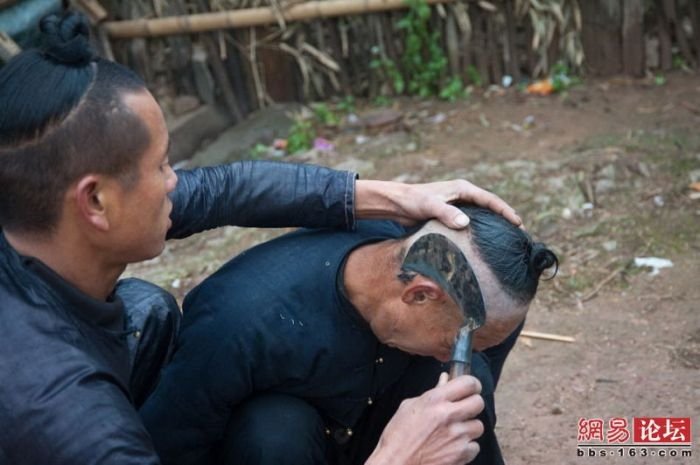 Sickle haircut, Liang Qi, Dong village, China