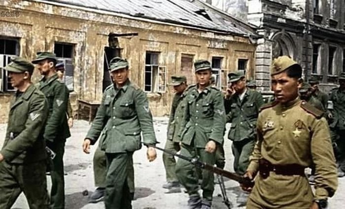 History: World War color photography