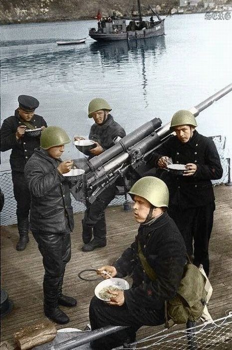 History: World War color photography