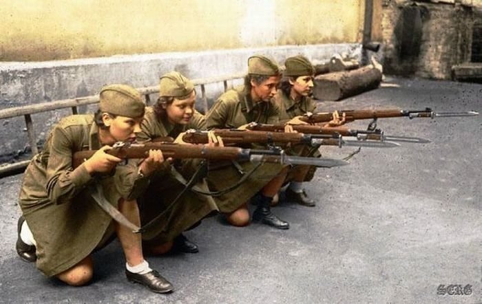 History: World War color photography