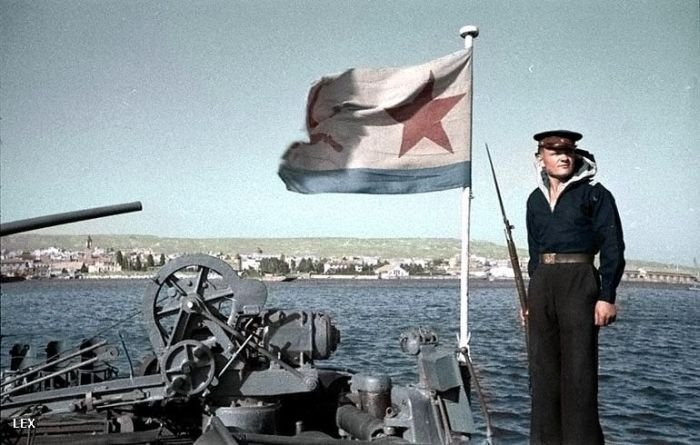 History: World War color photography