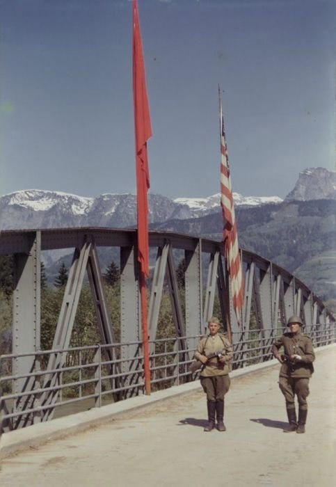 History: World War color photography