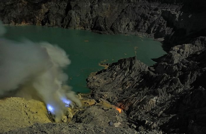 Kawah Ijen at night by Olivier Grunewald