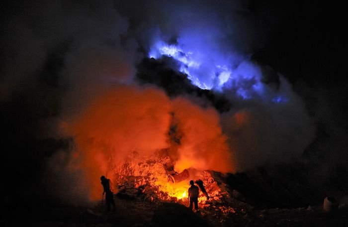 Kawah Ijen at night by Olivier Grunewald