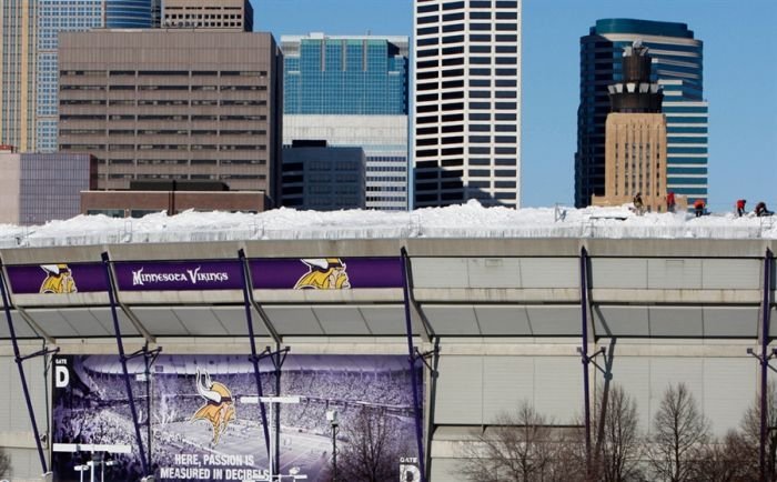 Hubert H. Humphrey Metrodome roof collapses