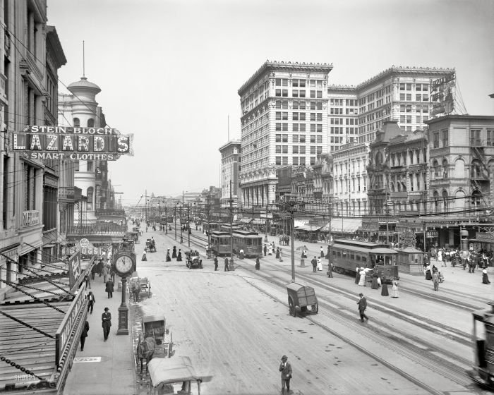 History: Black and white city photography, United States