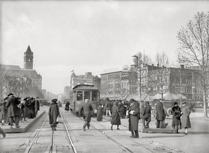 History: Black and white city photography, United States