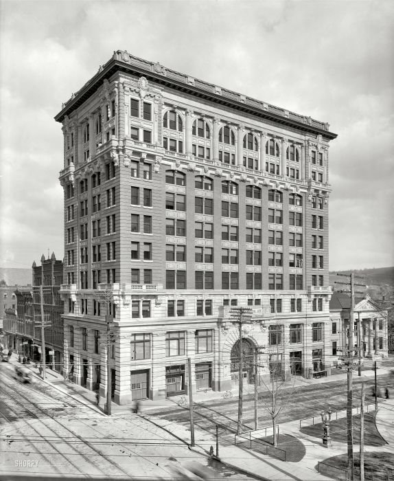 History: Black and white city photography, United States