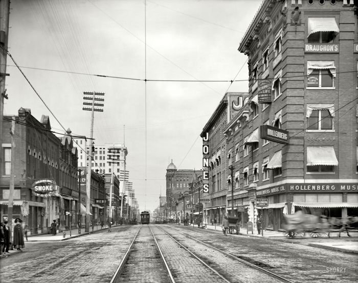 History: Black and white city photography, United States