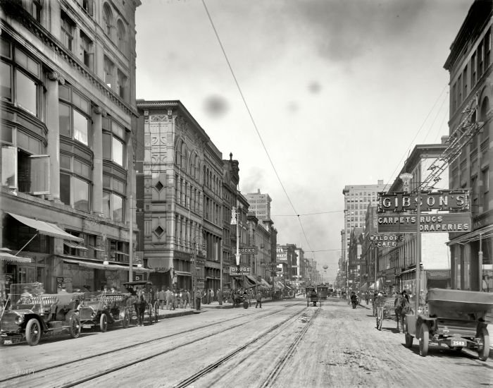 History: Black and white city photography, United States